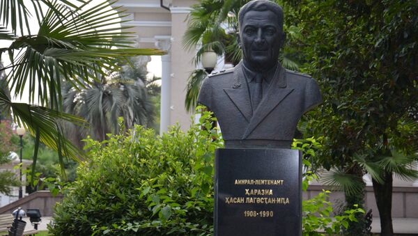 Памятник генерал-лейтенанту Хасану Харазия в Сухуме - Sputnik Аҧсны