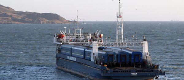 Поезд Симферополь - Москва на Керченской паромной переправе - Sputnik Абхазия