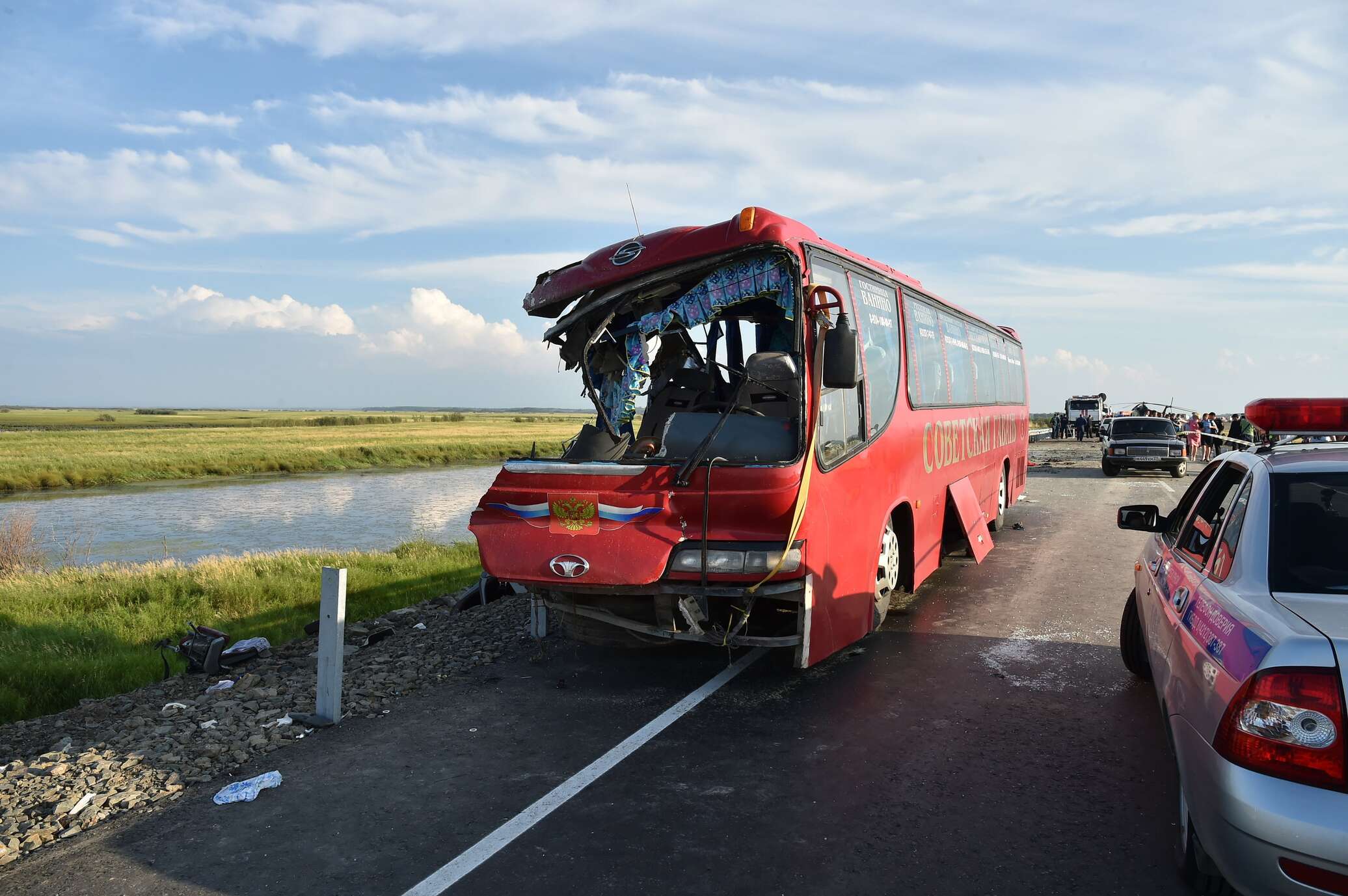 Автомобиль хабаровский край. Хабаровск-Комсомольск-на-Амуре автобус авария. Авария автобуса в Хабаровске. ДТП В Хабаровске на автобусной. ДТП автобус дорога Хабаровск Комсомольская.