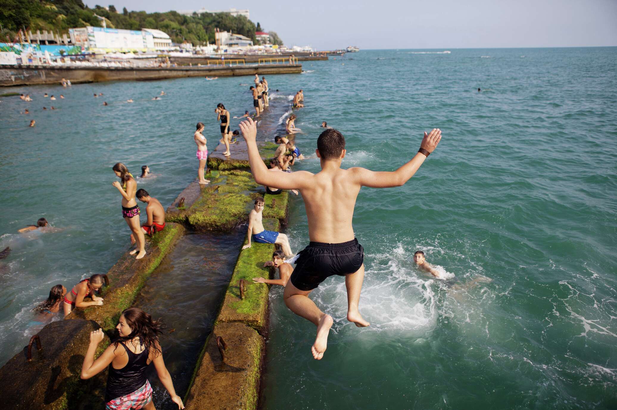 Российский отдых. Купание в море Турция. Туристы в Сочи. 9 Сентября отдых.