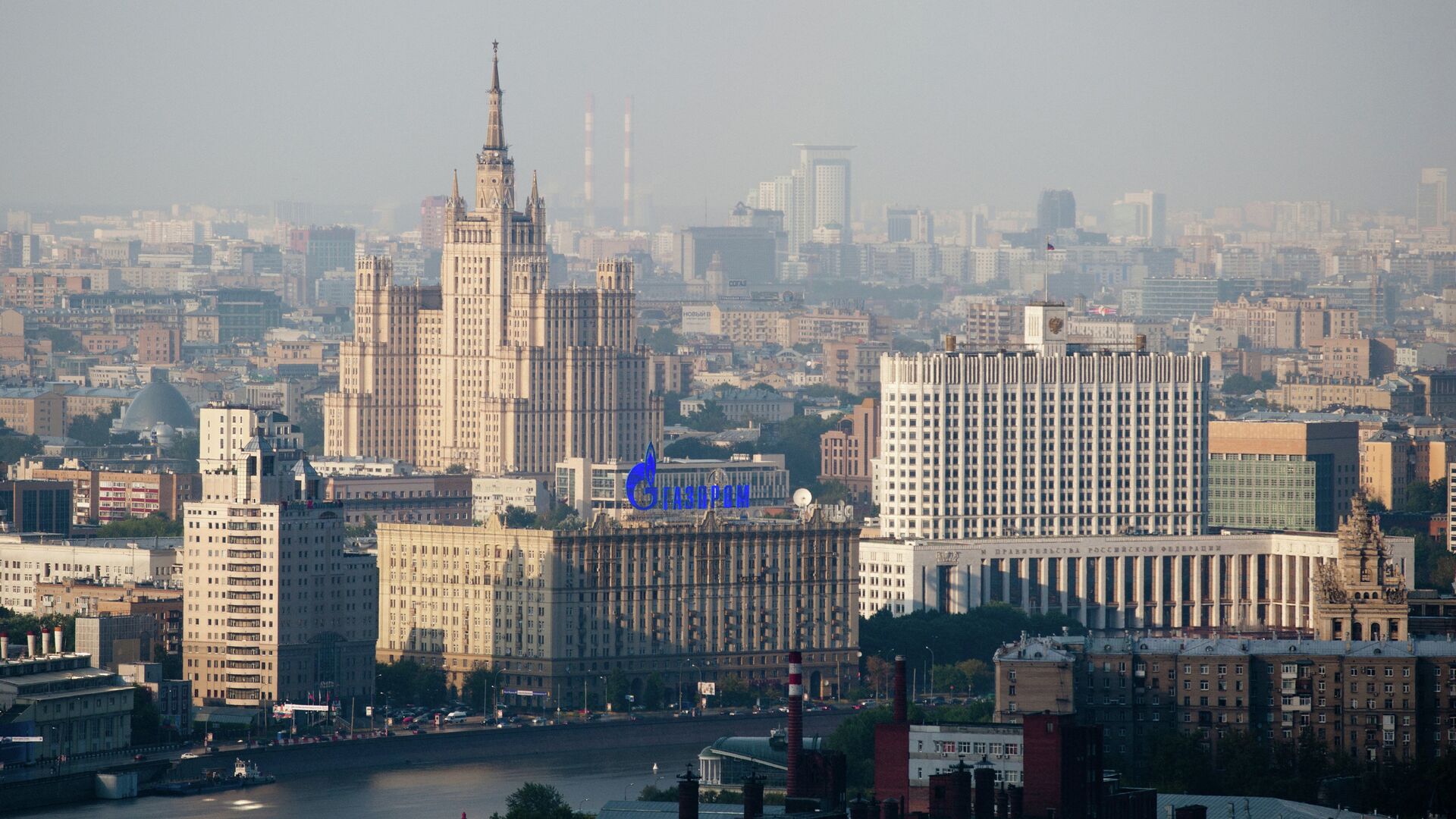 Дом правительства РФ и высотное здание на Кудринской площади - Sputnik Аҧсны, 1920, 18.04.2022