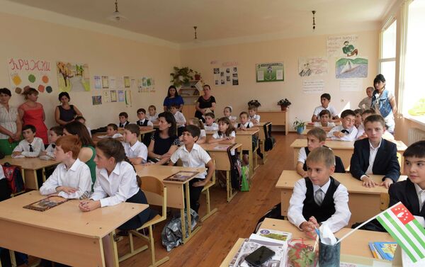 Первое сентября в школе Лицей-Интернат - Sputnik Абхазия