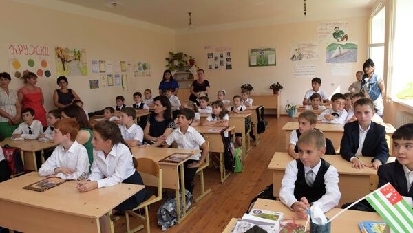 Архивное фото школьников в классе - Sputnik Абхазия