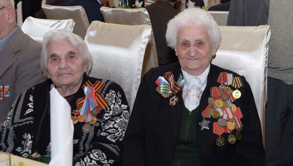 Ветеран Великой Отечественной войны Екатерина Хирьянова (справа). Архивное фото. - Sputnik Абхазия