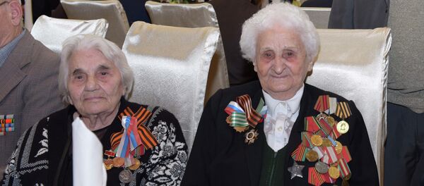 Ветеран Великой Отечественной войны Екатерина Хирьянова (справа). Архивное фото. - Sputnik Абхазия