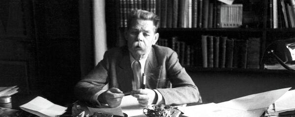 Максим Горький на своей даче в Горках - Sputnik Абхазия