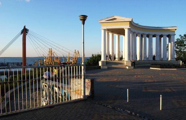 Колоннада на Приморском бульваре в Одессе - Sputnik Абхазия