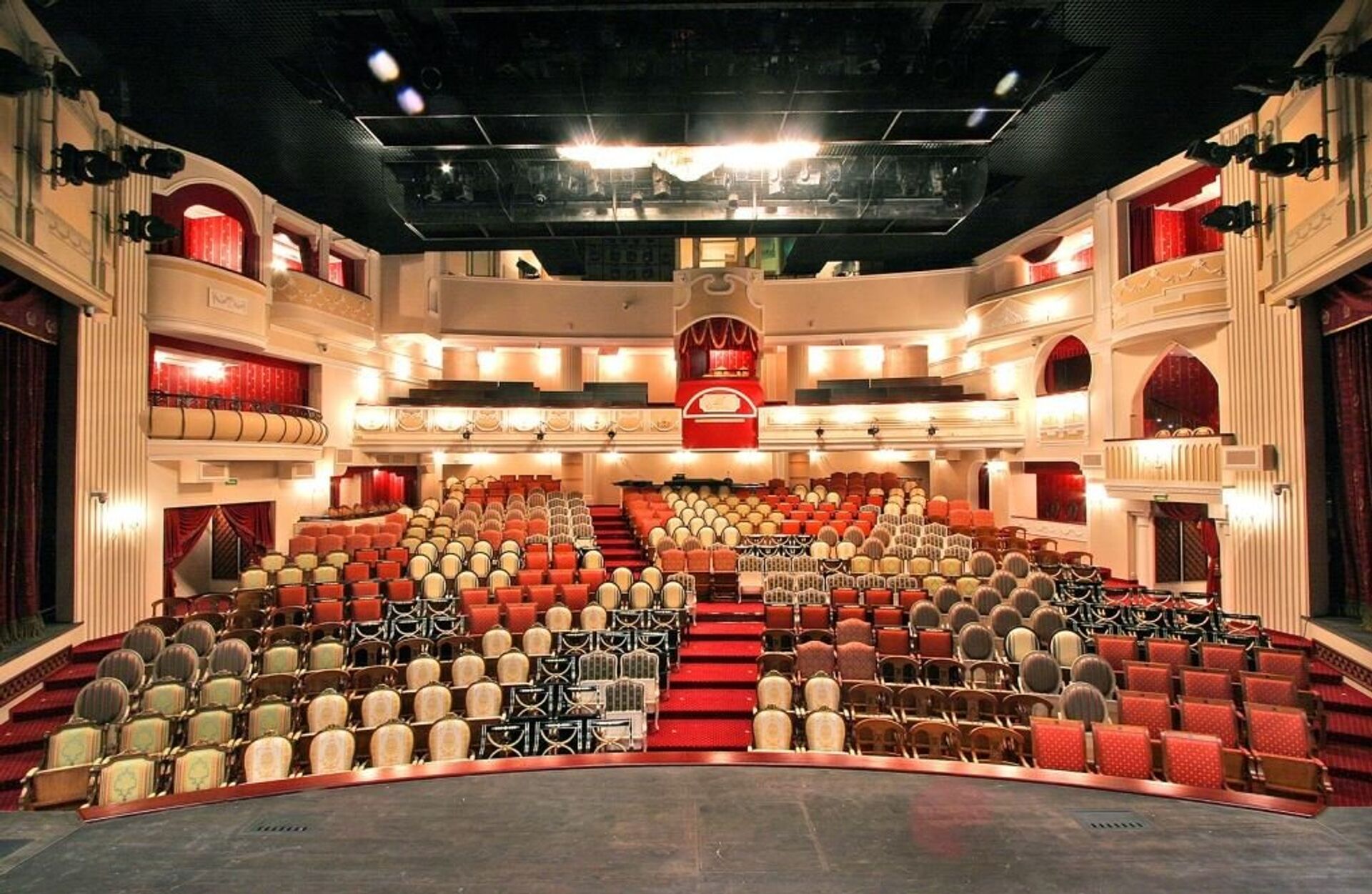 зрительный зал театров москвы
