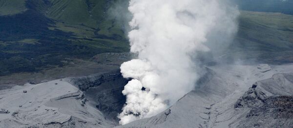 Над вулканом Асо в префектуре Кумамото на юге Японии. - Sputnik Абхазия