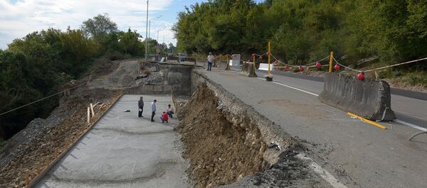 Архивное фото ремонта дороги - Sputnik Абхазия