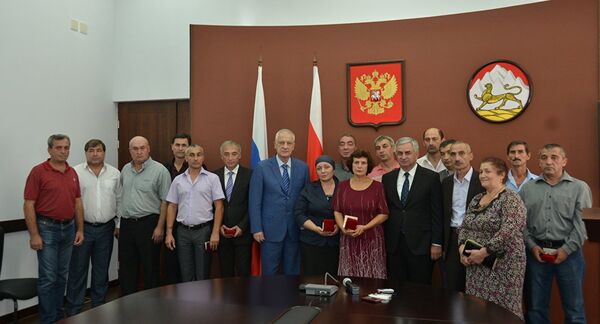 Рауль Хаджимба наградил добровольцев, воевавших за Абхазию - Sputnik Абхазия