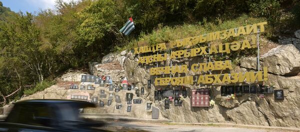 Мемориал героям Абхазии на гумистинском мосту - Sputnik Абхазия