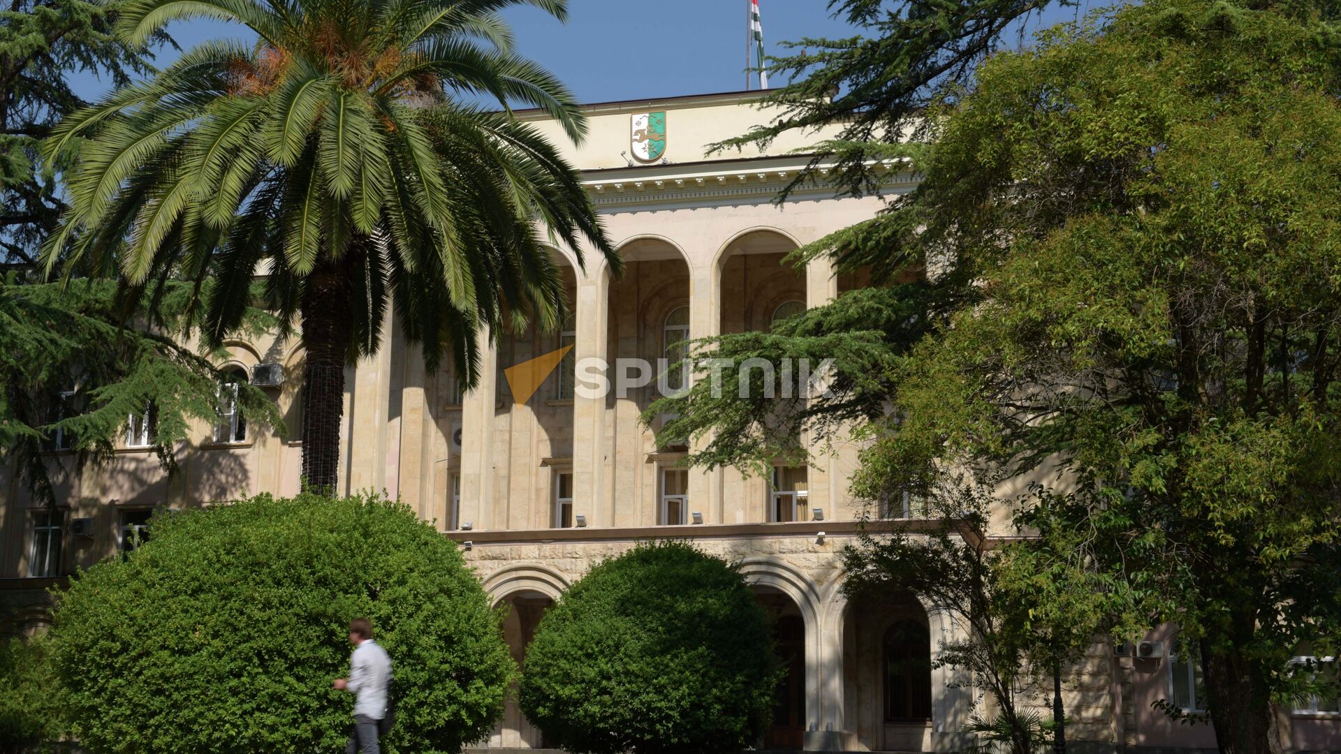 Резиденция президента Абхазии. Резиденция президента Абхазии в Сухуми. Сухумский университет в Тбилиси. Администрация президента Абхазии фото.