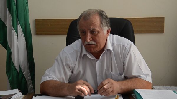 Аркадий Джинджия рассказал, насколько опасен фундучный усач - Sputnik Абхазия
