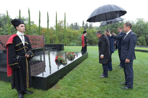 Минниханов посетил мемориал - Sputnik Абхазия