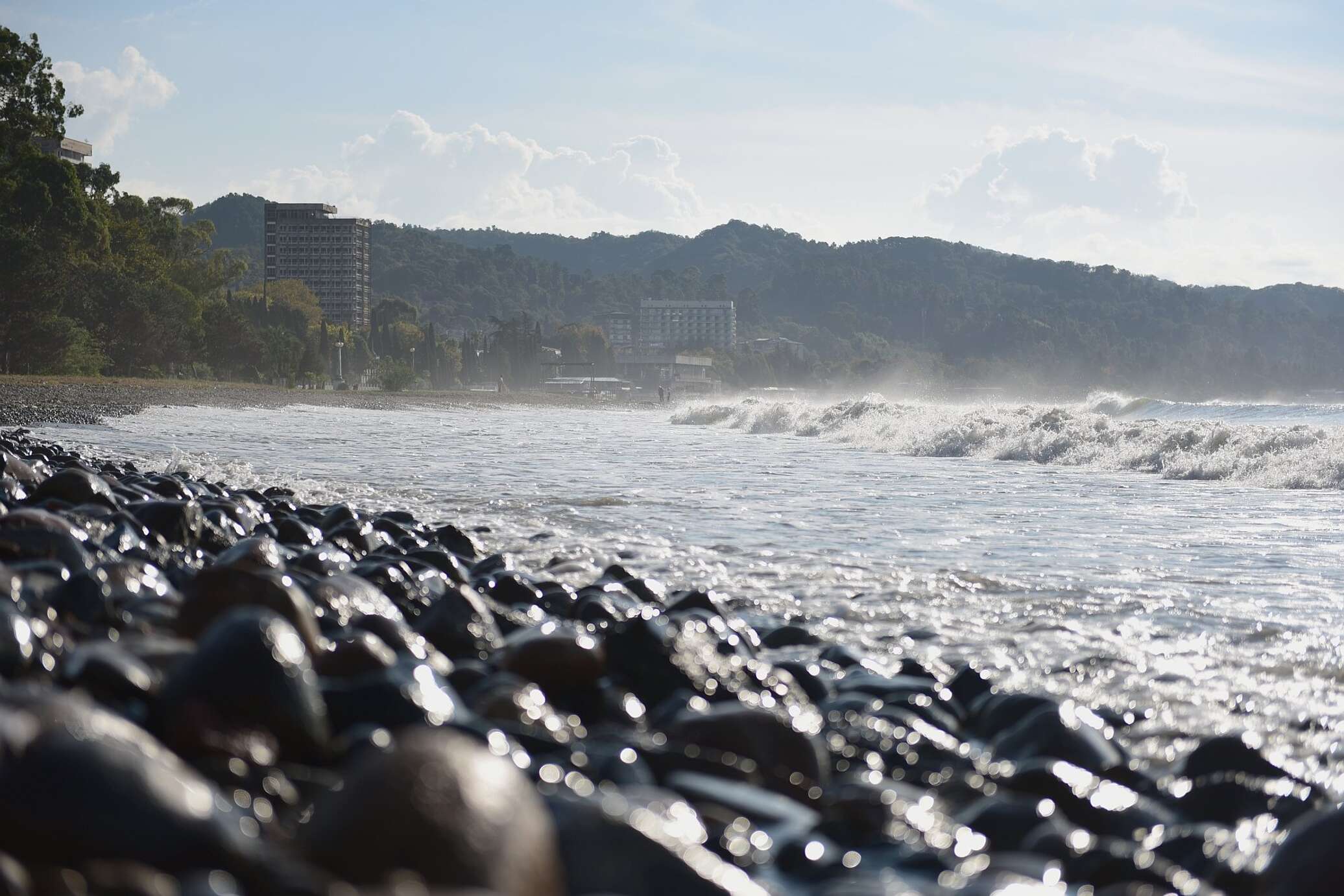 Погода в абхазии сейчас море вода. Дождь в Абхазии. Осадки в Абхазии. Отпуск в ноябре в Абхазии. Погода в Абхазии в ноябре 2022.