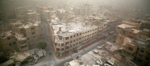 Общий вид поврежденных зданий в Думе, к востоку от столицы Дамаска. 7 сентября 2015. Общий вид поврежденных зданий в Думе, к востоку от столицы Дамаска. 7 сентября 2015. - Sputnik Абхазия