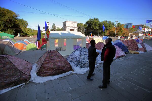 Палаточный лагерь участников антиправительственных акций в Кишиневе - Sputnik Абхазия
