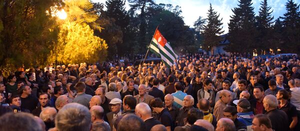 Власть и оппозиция- схватка над пропастью. Власть и оппозиция- схватка над пропастью. - Sputnik Абхазия