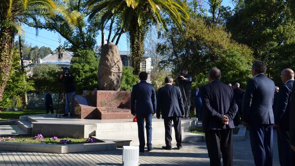Памятник жертвам политических репрессий - Sputnik Абхазия