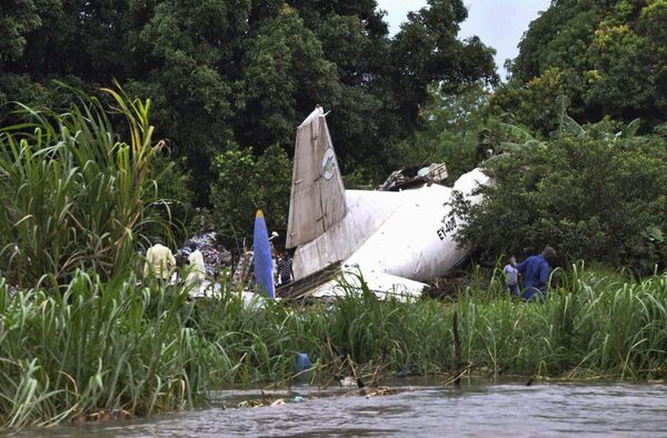 Обломки грузового самолета, который разбился после взлета близ аэропорта Джуба в Южном Судане 4 ноября 2015. - Sputnik Абхазия