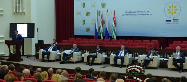 Шестой российско-абхазский деловой форум открылся в Сухуме Шестой российско-абхазский деловой форум открылся в Сухуме - Sputnik Абхазия