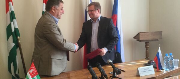 Соглашение о сотрудничестве подписали Фонд МДС и Институт ЕврАзЭС Соглашение о сотрудничестве подписали Фонд МДС и Институт ЕврАзЭС - Sputnik Абхазия
