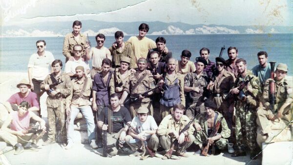 Кабардинские добровольцы и абхазские ополченцы. Пицунда 1993. - Sputnik Абхазия