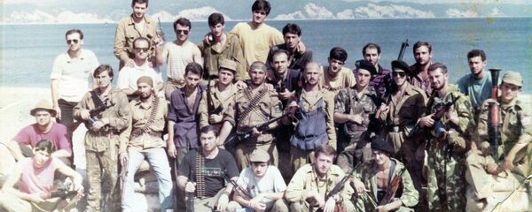 Кабардинские добровольцы и абхазские ополченцы. Пицунда 1993. Кабардинские добровольцы и абхазские ополченцы. Пицунда 1993. - Sputnik Абхазия