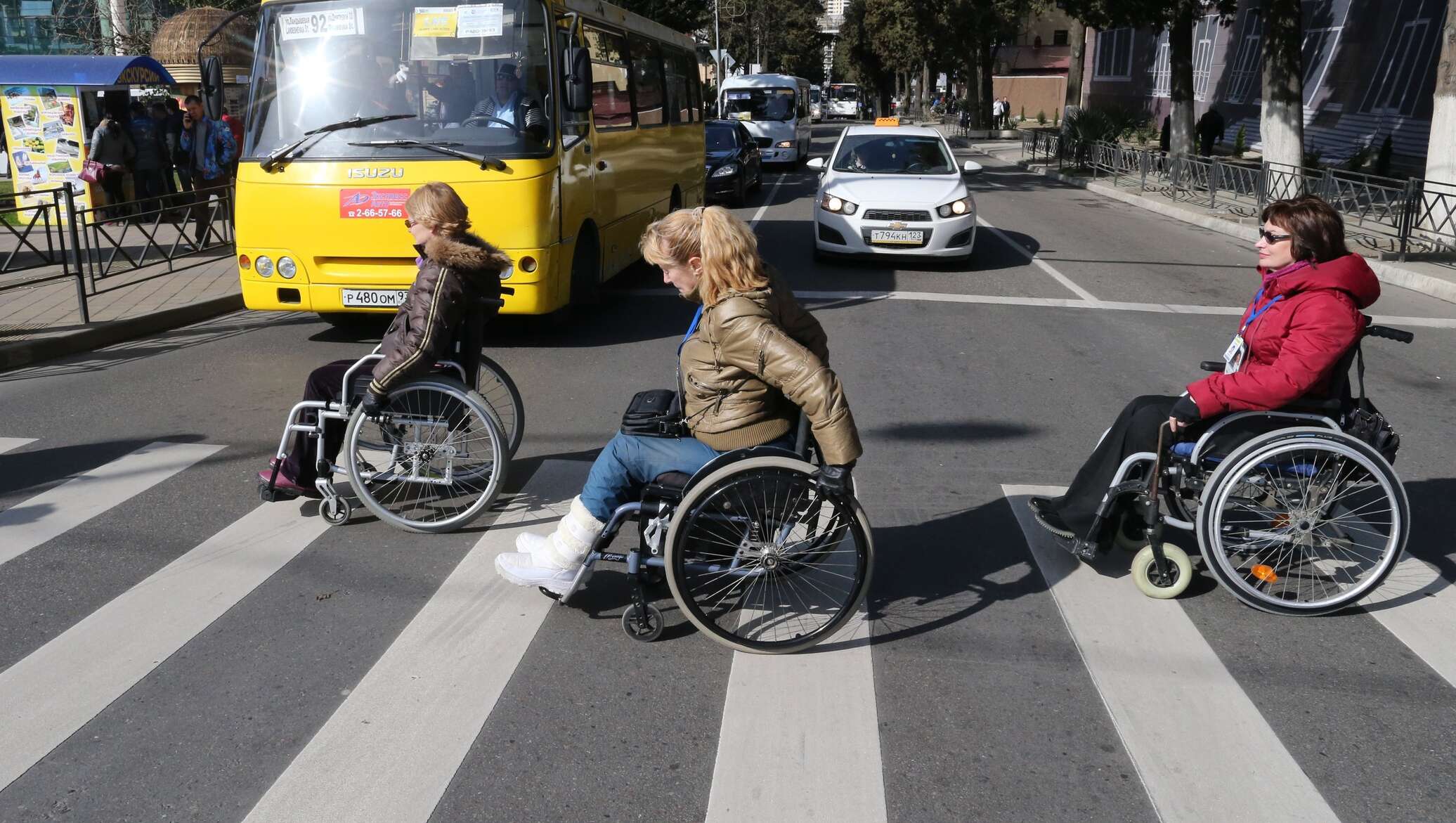 Пешеход в инвалидной коляске
