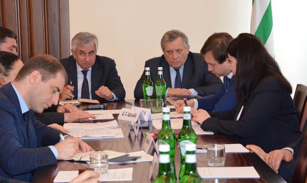 Встреча президента с кабинетом министров. Фото с места события. - Sputnik Абхазия