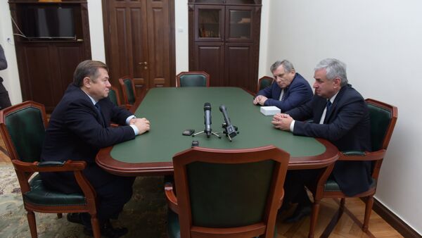 Встреча Рауля Хаджимба с Сергеем Глазьевым - Sputnik Абхазия