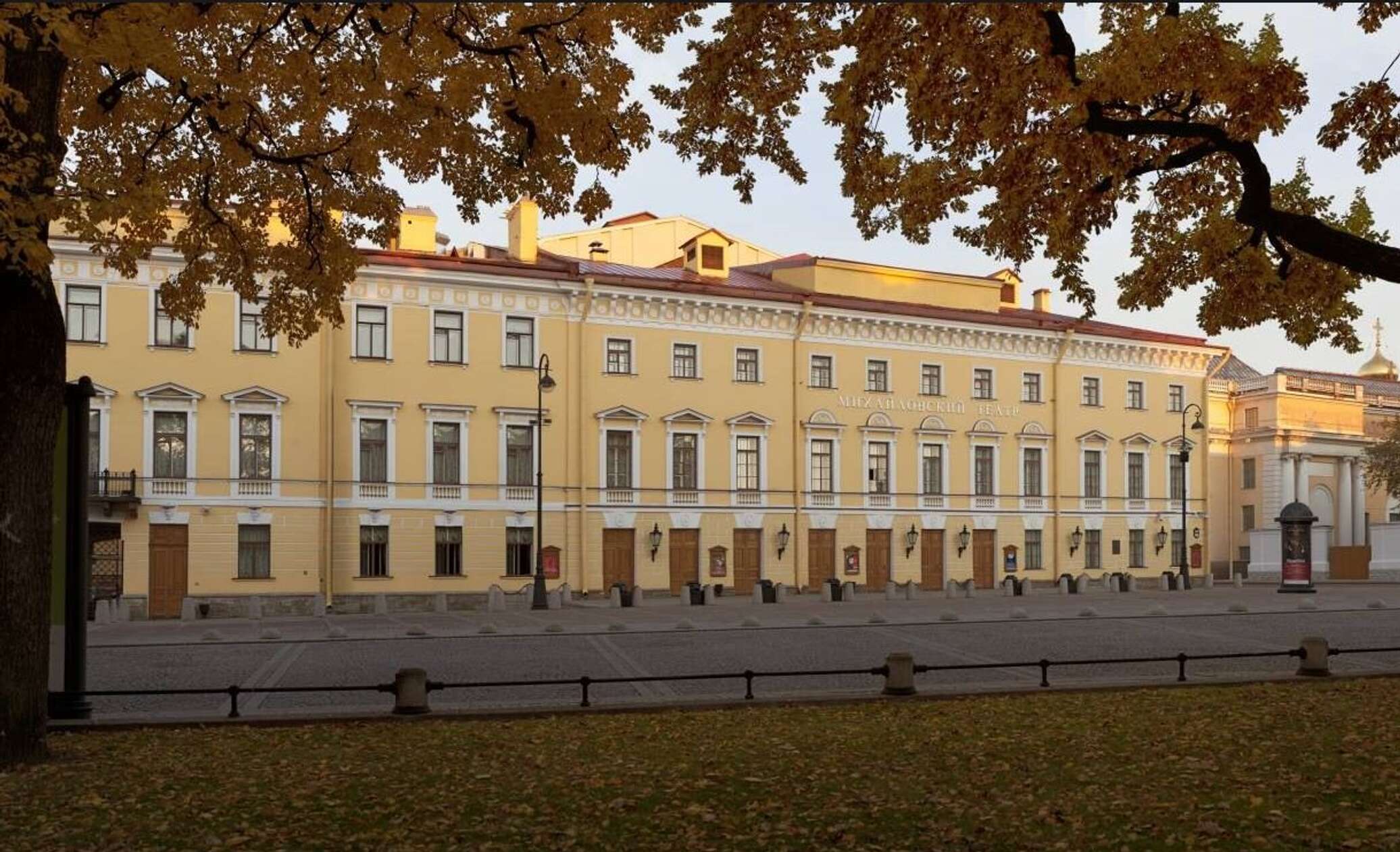 Михайловский театр спб. Михайловский театр Санкт-Петербург. Михайловский театр, Санкт-Петербург, площадь искусств. Михайловский театр Санкт пе. Михайловский театр СПБ здание.