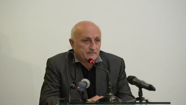 Леонид Лакербая на слушаниях по политико-правовой оценке событий мая 2014 года. - Sputnik Абхазия