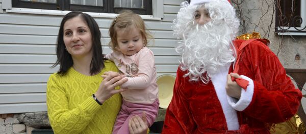 Акция КБФ Ашана. Стань Дедом Морозом. Акция КБФ Ашана. Стань Дедом Морозом. - Sputnik Абхазия