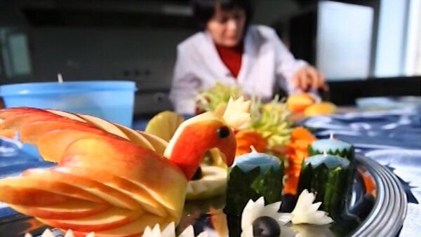 Украшаем праздничные блюда: мастер-класс по карвингу - Sputnik Абхазия