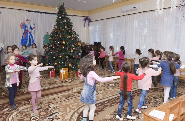 Новогодняя елка в детском саду. - Sputnik Абхазия