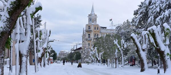 Сухум во время снегопада. Проспект Аиааира Сухум во время снегопада. Проспект Аиааира - Sputnik Абхазия