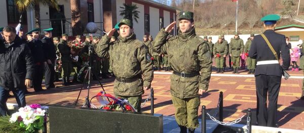 Памятная плита российскому пограничнику установлена на погранзаставе - Sputnik Абхазия