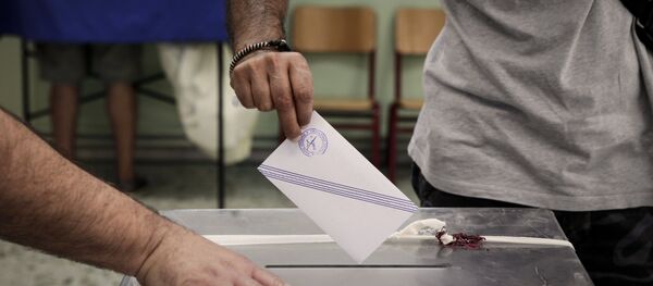 Избиратели во время голосования. Архивное фото - Sputnik Абхазия