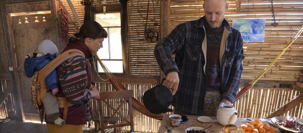 Колонисты в селе Атара. Колонисты в селе Атара. - Sputnik Абхазия