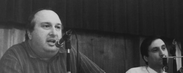 Депутаты Зураб Ачба и Сергей Шамба на пресс-конференции. Архивное фото. - Sputnik Абхазия