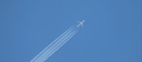 Самолет в небе. Архивное фото. - Sputnik Абхазия