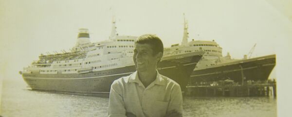 Поэт Таиф Аджба на сухумском причале. Поэт Таиф Аджба на сухумском причале. - Sputnik Абхазия