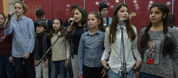 На пятничном вечере Barista time выступил музыкальный театр Каданс На пятничном вечере Barista time выступил музыкальный театр Каданс - Sputnik Абхазия