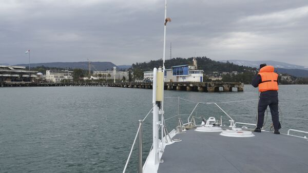 Рейд в море проводился на скоростном патрульном катере Мангуст дивизиона пограничных сторожевых катеров Пограничного управления ФСБ России в Абхазии.  Sputnik Абхазия: http://sputnik-abkhazia.ru/photo/20160323/1017654374.html#ixzz43kXaSTvb - Sputnik Аҧсны