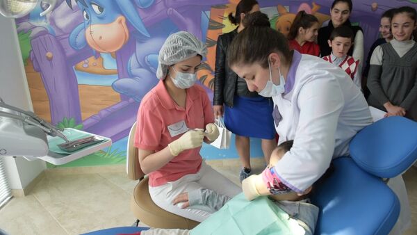 Дети из малоимущих семей посетили стоматологический центр - Sputnik Абхазия