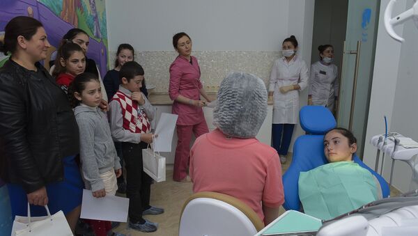 Дети на лечении у стоматологов - Sputnik Абхазия