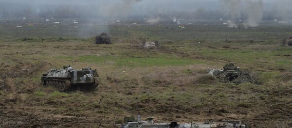 Бронемашины МТ-ЛБВ на батальонных тактических учениях с боевой стрельбой отдельной мотострелковой бригады Южного военного окру - Sputnik Абхазия