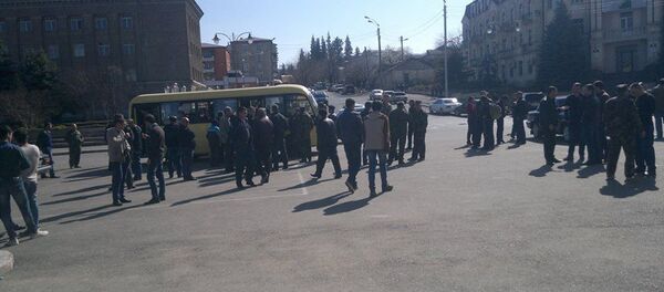 Сбор добровольцев на площади Степанакерта - Sputnik Абхазия